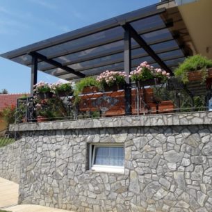 steklena-ograja-in-nadstresek-013