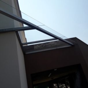 steklena-ograja-in-nadstresek-015